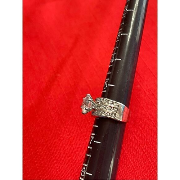 Silver Tone Cubic Zirconia Rhinestone Ring Size 6 - Picture 2 of 7